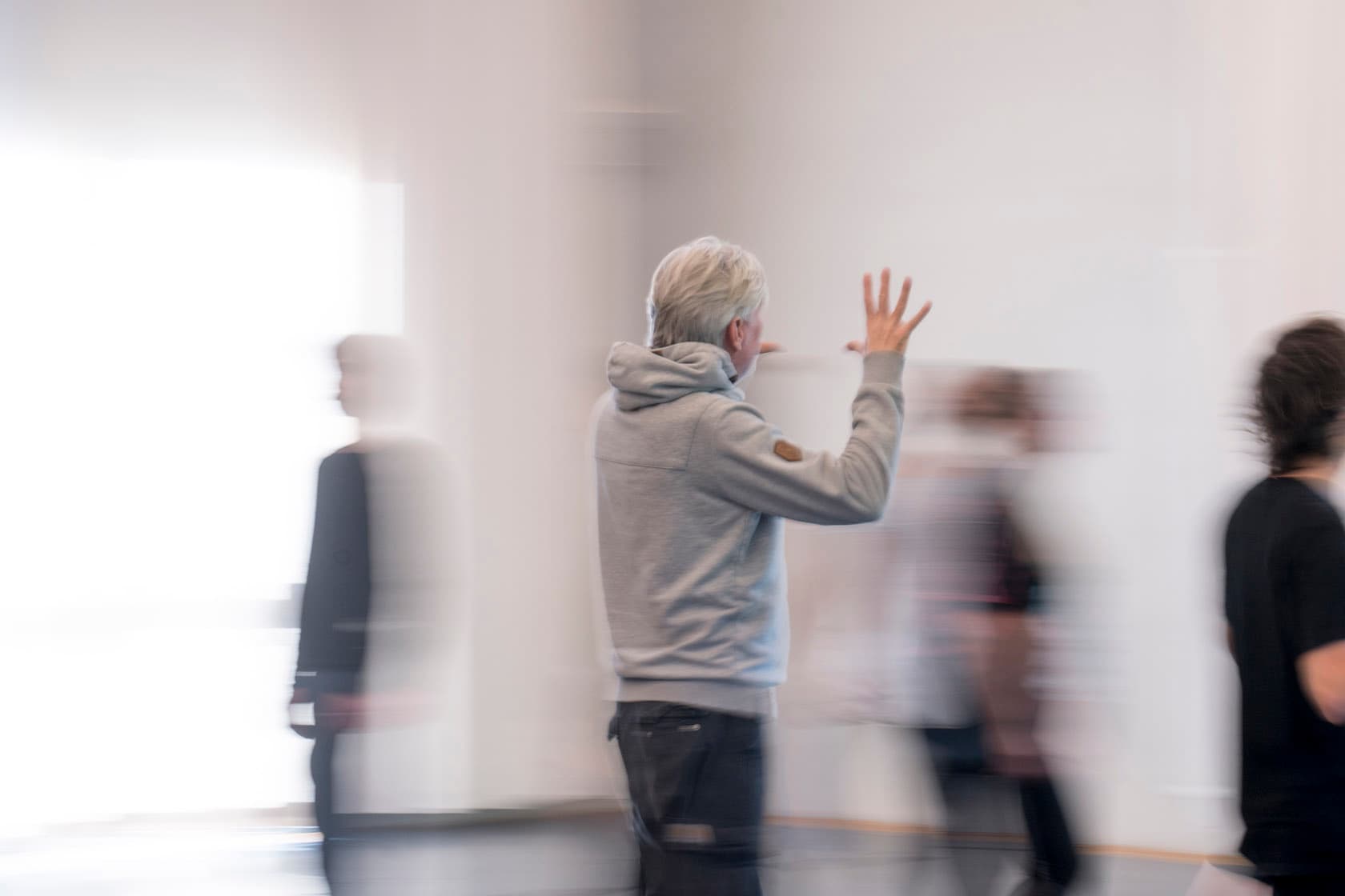 Thomas Prattki teaching in studio